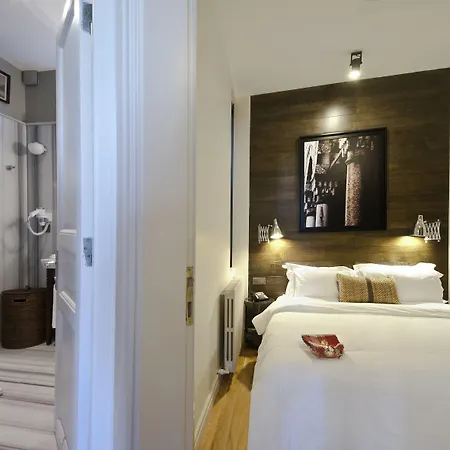Urban Aparthotel 4*