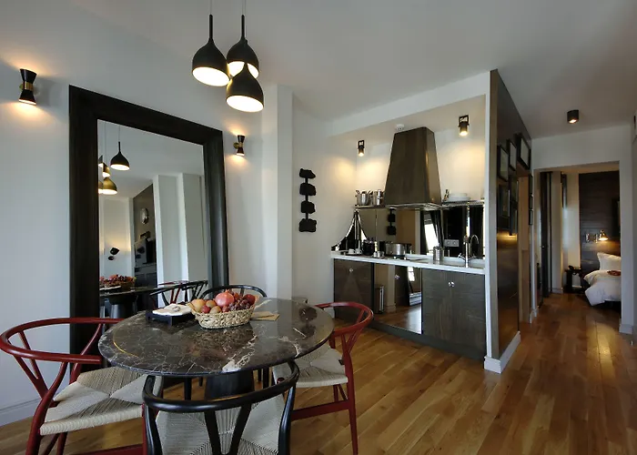 Urban מלון דירות 4*