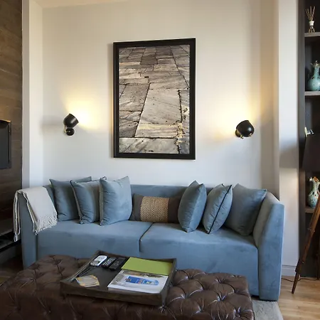 Urban Aparthotel 4*