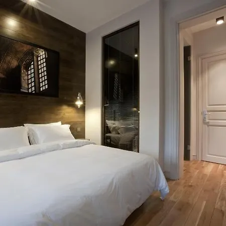 Urban Aparthotel 4*
